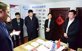 省委網信辦網評處處長常曉蘭、輿情中心主任李善江